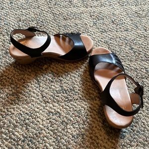 Dansko Marlow Full Grain black clogs, size 7.5-8 (US); 38 (Euro).